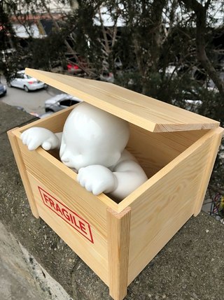 Ayla TURAN — Polyester üzeri akrilik, 32.5 × 27.5 × 27.5 cm